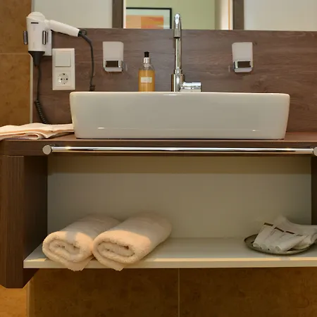 Robben Hotel 3*